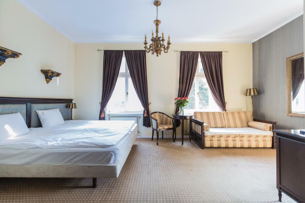 Hotel Fryderyk Душники-Здруй Екстер'єр фото